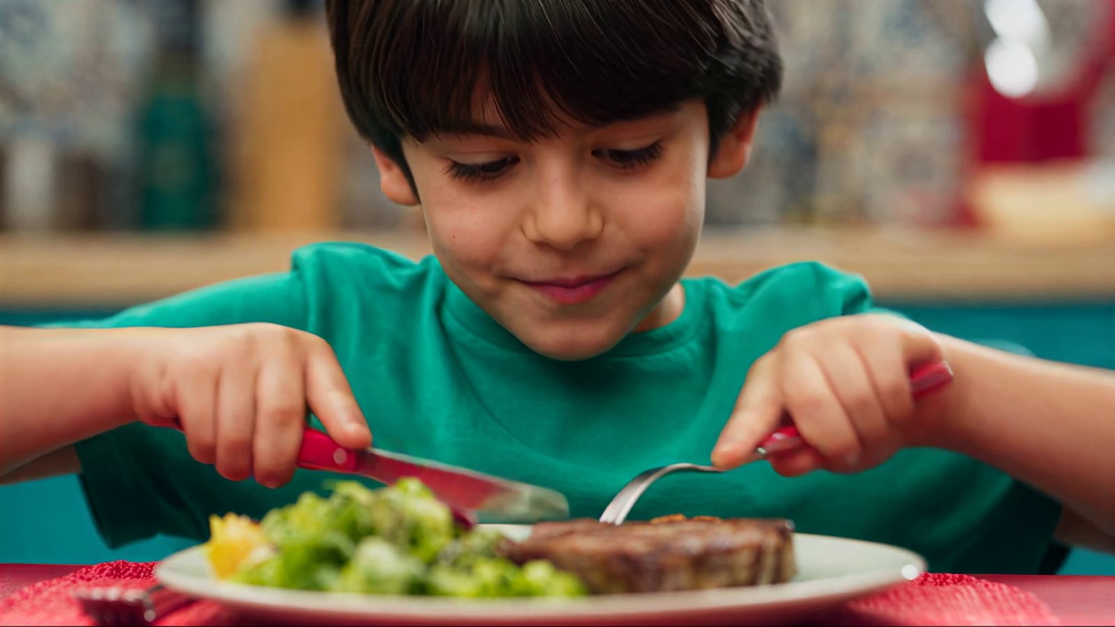 comprarcarne.es — The box is here, shot 12: Knife and fork: the first cut